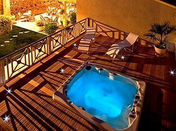 Les Comtes De Pardiac Hotel